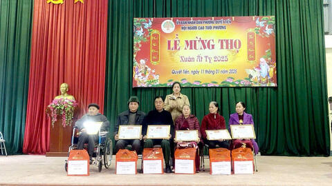 Phường Quyết Tiến tổ chức Lễ mừng thọ cho người cao tuổi trên địa bàn.